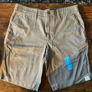 Men’s gray shorts